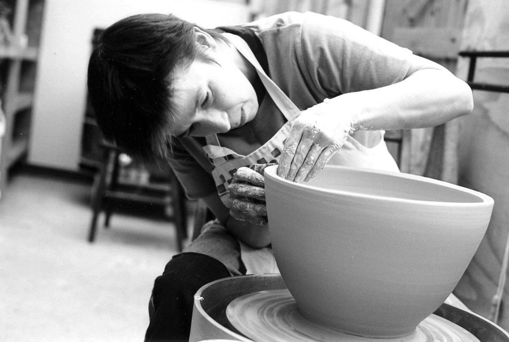 picture of Linda Bloomfield in her studio