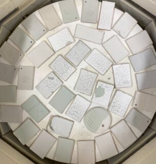 A great first day of our glaze workshop in Dorset at @forestrowschoolofceramics, the kiln is loaded and we’ll see the results tomorrow.

Katrina also teaches a throwing course, coming up in January @forestrowschoolofceramics